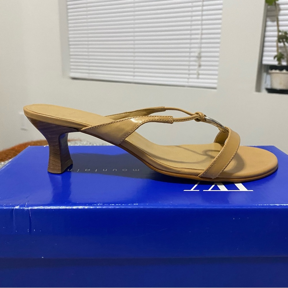 White Mountain Nude Kitten Heel